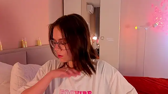 Snapshot of Mia_Luw chatting on November 15, 2025, 4:44 pm Mia Luw online show from November 15, 2025, 4:44 pm