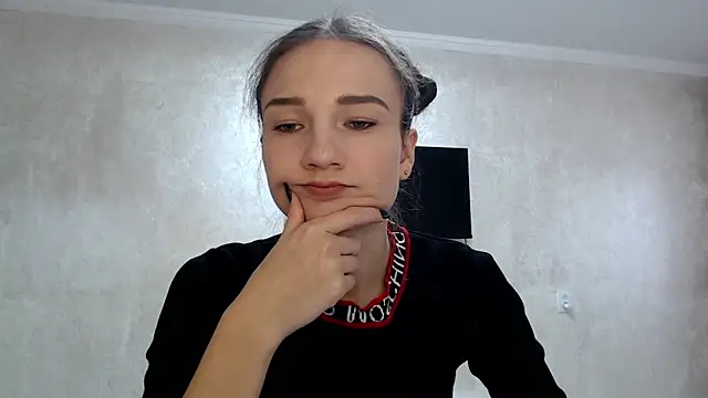 Snapshot of RoyalDessertt chatting on November 11, 2025, 9:26 am RoyalDessertt online show from November 11, 2025, 9:26 am