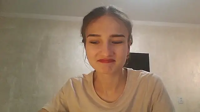 Snapshot of RoyalDessertt chatting on September 15, 2025, 10:05 am RoyalDessertt online show from September 15, 2025, 10:05 am