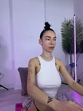 Celine Roxelle online show from November 11, 2025, 6:41 am