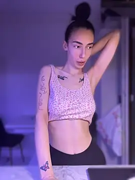 Celine Roxelle online show from April 7, 2026, 8:10 pm