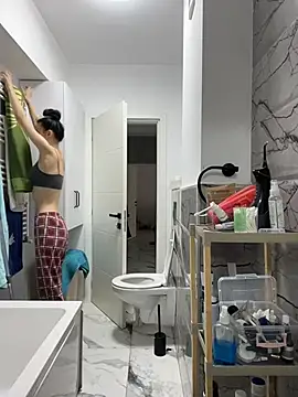 Celine Roxelle online show from April 8, 2026, 12:39 pm