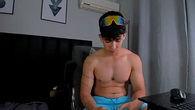 Snapshot of ISAAC_CRYSTON chatting on March 22, 2025, 2:16 am ISAAC CRYSTON online show from March 22, 2025, 2:16 am