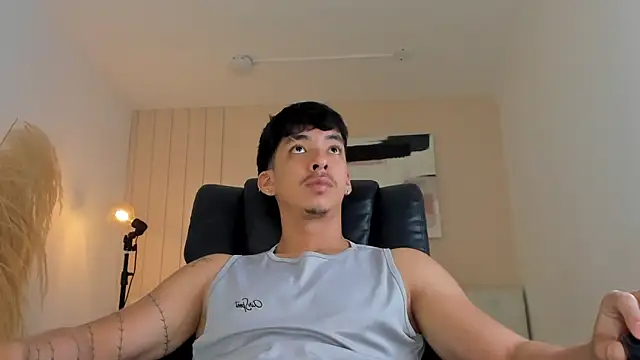 Snapshot of ISAAC_CRYSTON chatting on November 6, 2025, 8:02 pm ISAAC CRYSTON online show from November 6, 2025, 8:02 pm