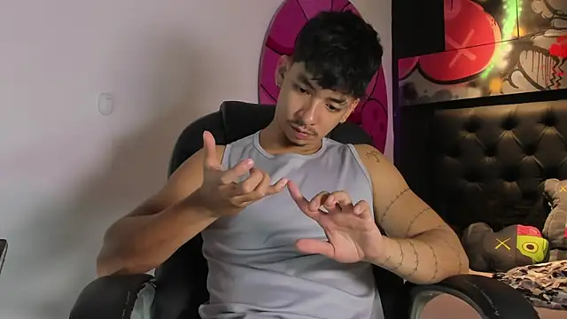 Snapshot of ISAAC_CRYSTON chatting on November 12, 2025, 8:12 pm ISAAC CRYSTON online show from November 12, 2025, 8:12 pm