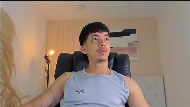 Snapshot of ISAAC_CRYSTON chatting on November 19, 2025, 8:09 pm ISAAC CRYSTON online show from November 19, 2025, 8:09 pm