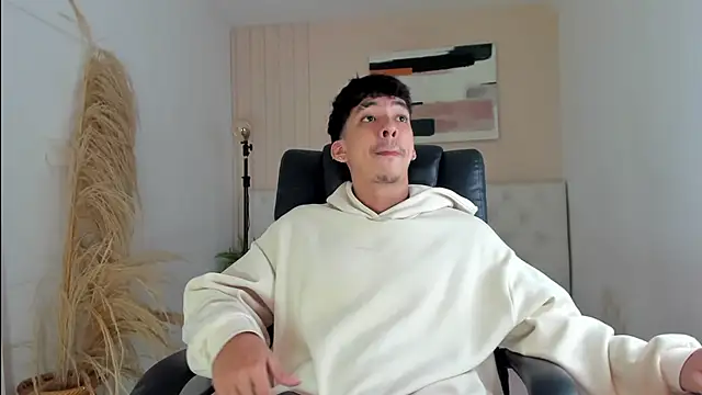 Snapshot of ISAAC_CRYSTON chatting on November 5, 2025, 7:50 pm ISAAC CRYSTON online show from November 5, 2025, 7:50 pm