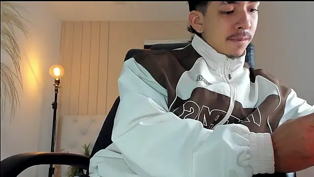 Snapshot of ISAAC_CRYSTON chatting on November 28, 2025, 8:31 pm ISAAC CRYSTON online show from November 28, 2025, 8:31 pm