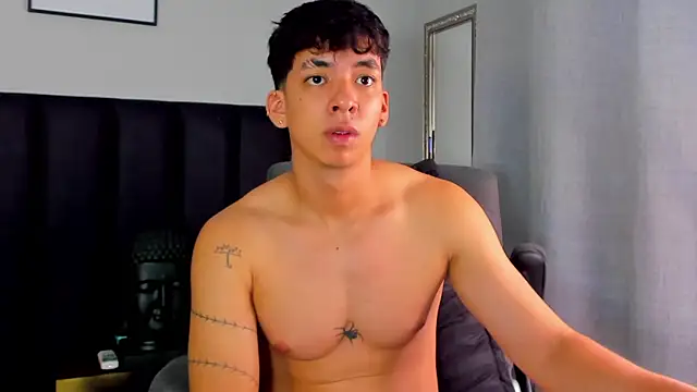 Snapshot of ISAAC_CRYSTON chatting on March 2, 2025, 10:45 pm ISAAC CRYSTON online show from March 2, 2025, 10:45 pm
