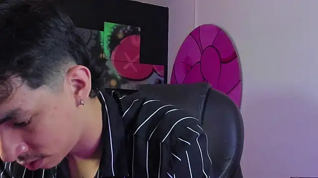 Snapshot of ISAAC_CRYSTON chatting on October 31, 2025, 8:27 pm ISAAC CRYSTON online show from October 31, 2025, 8:27 pm