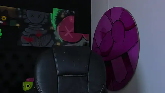 Snapshot of ISAAC_CRYSTON chatting on November 2, 2025, 8:14 pm ISAAC CRYSTON online show from November 2, 2025, 8:14 pm