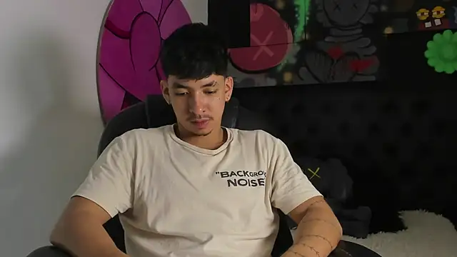 Snapshot of ISAAC_CRYSTON chatting on November 11, 2025, 8:03 pm ISAAC CRYSTON online show from November 11, 2025, 8:03 pm