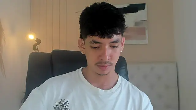 Snapshot of ISAAC_CRYSTON chatting on November 7, 2025, 8:35 pm ISAAC CRYSTON online show from November 7, 2025, 8:35 pm