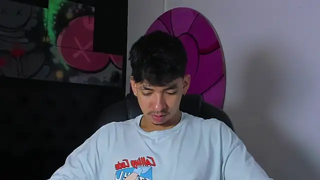 Snapshot of ISAAC_CRYSTON chatting on November 4, 2025, 7:50 pm ISAAC CRYSTON online show from November 4, 2025, 7:50 pm