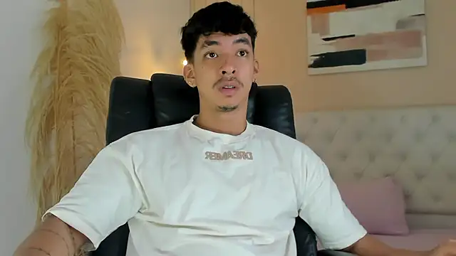 Snapshot of ISAAC_CRYSTON chatting on November 8, 2025, 8:56 pm ISAAC CRYSTON online show from November 8, 2025, 8:56 pm