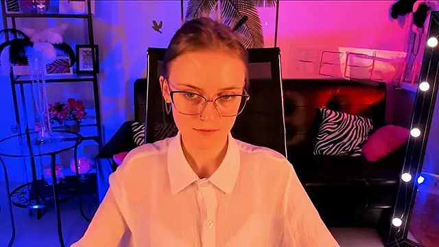 KiraMontoya online show from March 19, 2025, 5:17 pm