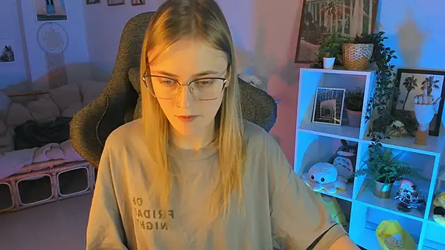 KiraMontoya online show from March 2, 2025, 9:19 pm