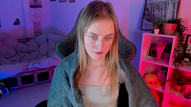 KiraMontoya online show from March 7, 2025, 8:55 pm