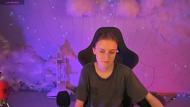 KiraMontoya online show from March 20, 2025, 5:04 pm