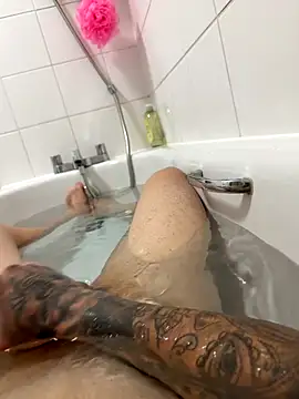 Snapshot of Ivancolomb chatting on October 19, 2025, 12:30 pm Ivancolomb online show from October 19, 2025, 12:30 pm