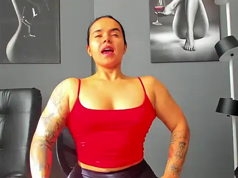 karlyjons12 online show from October 30, 2025, 2:14 pm