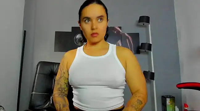 karlyjons12 online show from February 25, 2025, 4:57 pm