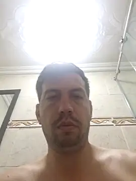 Snapshot of reyarturs13 chatting on February 22, 2025, 4:40 am reyarturs13 online show from February 22, 2025, 4:40 am