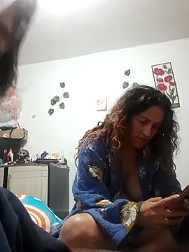 jeans and emma online show from December 21, 2025, 5:20 am