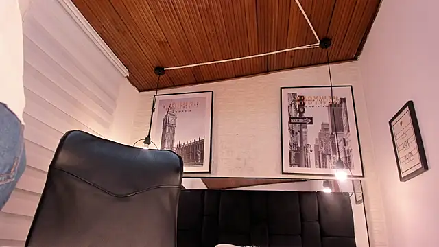 Snapshot of tylla_ chatting on October 16, 2025, 3:59 am tylla online show from October 16, 2025, 3:59 am