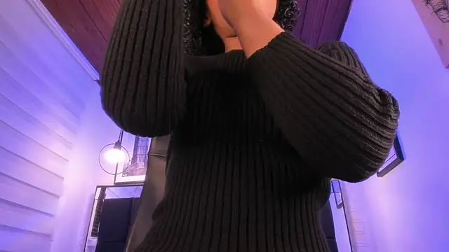 Snapshot of tylla_ chatting on October 7, 2025, 4:02 am tylla online show from October 7, 2025, 4:02 am