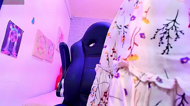 Snapshot of tylla_ chatting on March 22, 2025, 3:09 am tylla online show from March 22, 2025, 3:09 am