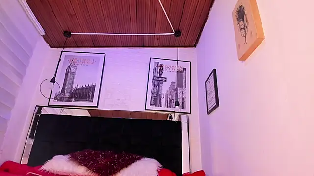 Snapshot of tylla_ chatting on December 2, 2025, 4:14 am tylla online show from December 2, 2025, 4:14 am