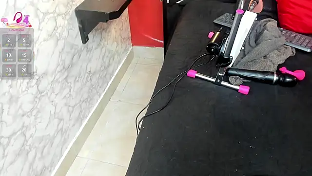 IVISBOUNCYASS online show from November 4, 2025, 1:15 pm