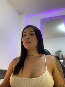 Snapshot of tinalove7 chatting on December 4, 2025, 5:06 am tinalove7 online show from December 4, 2025, 5:06 am