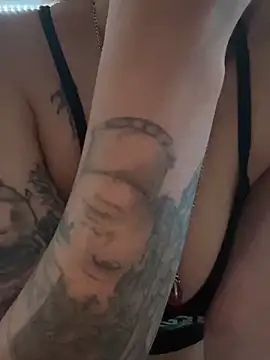 tastylolaaa online show from February 19, 2025, 11:46 pm