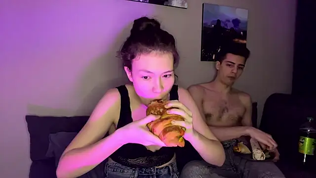 Snapshot of Tw1nFlame chatting on March 13, 2025, 6:16 am Tw1nFlame online show from March 13, 2025, 6:16 am