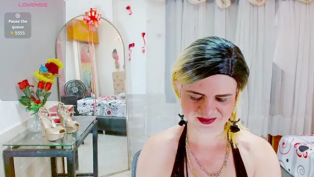 Snapshot of Dolldirtyxxx chatting on February 13, 2026, 2:00 am Dolldirtyxxx online show from February 13, 2026, 2:00 am