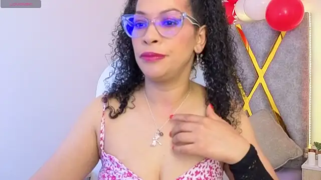 Cintiia Holmes online show from February 15, 2026, 1:06 am