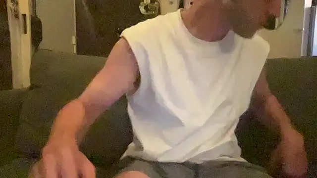 Snapshot of LeoLovelyDick chatting on August 7, 2026, 4:35 pm LeoLovelyDick online show from August 7, 2026, 4:35 pm
