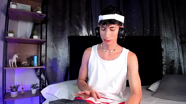 NovaaWheler online show from November 9, 2025, 8:13 pm