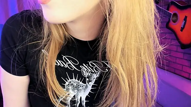 DariaTate online show from April 15, 2026, 11:38 am