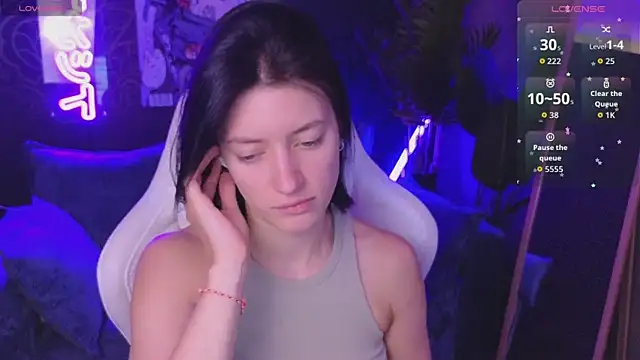 roxy riot  online show from April 11, 2026, 1:35 am