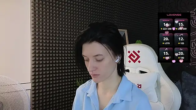 Snapshot of roxy_riot_ chatting on December 14, 2025, 3:02 am roxy riot online show from December 14, 2025, 3:02 am