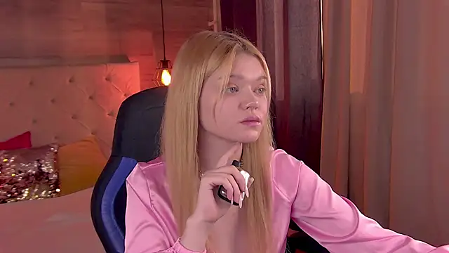 Snapshot of AdeleCartier chatting on February 23, 2025, 5:23 am AdeleCartier online show from February 23, 2025, 5:23 am