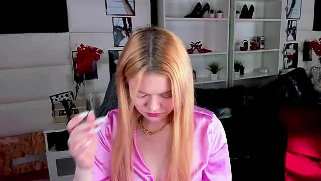 Snapshot of AdeleCartier chatting on February 26, 2025, 2:41 am AdeleCartier online show from February 26, 2025, 2:41 am