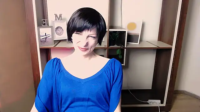 Snapshot of _AngeliaFlow_ chatting on December 18, 2025, 7:24 am AngeliaFlow online show from December 18, 2025, 7:24 am