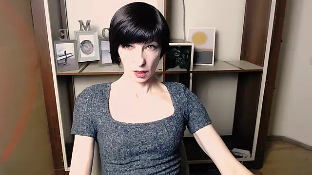 Snapshot of _AngeliaFlow_ chatting on January 6, 2026, 11:36 am AngeliaFlow online show from January 6, 2026, 11:36 am