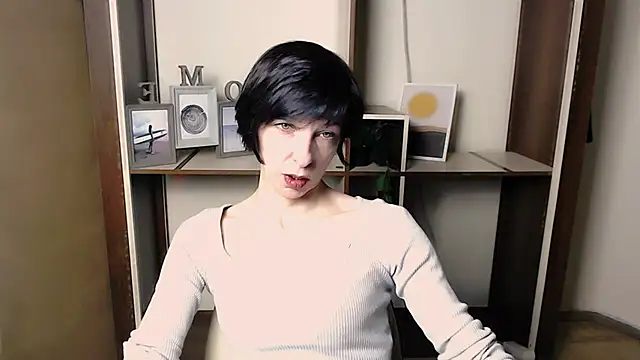 Snapshot of _AngeliaFlow_ chatting on December 17, 2025, 6:51 am AngeliaFlow online show from December 17, 2025, 6:51 am