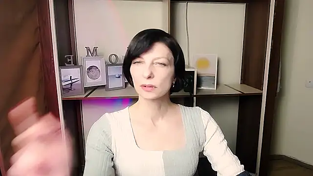 Snapshot of _AngeliaFlow_ chatting on January 16, 2026, 4:44 pm AngeliaFlow online show from January 16, 2026, 4:44 pm