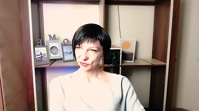  AngeliaFlow  online show from November 25, 2025, 7:52 am